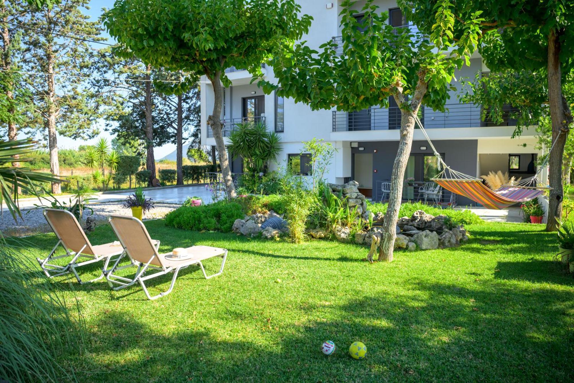 Bikini Apartments Kariotai Exterior photo